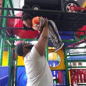 Meet your Posher, Charles